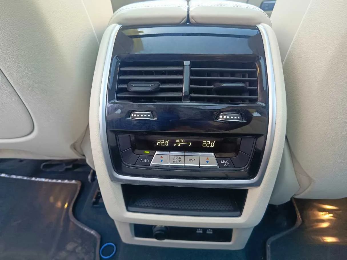 Car image 37