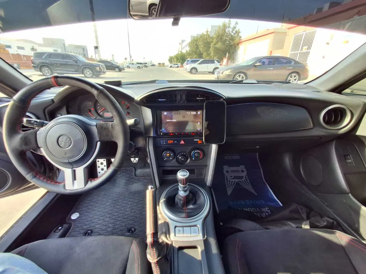 Car image 15