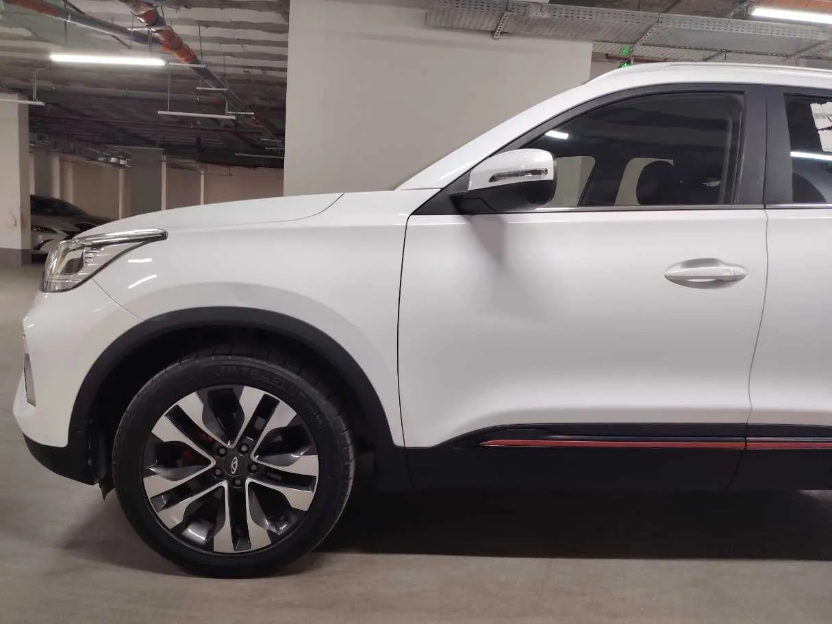 Car image 9