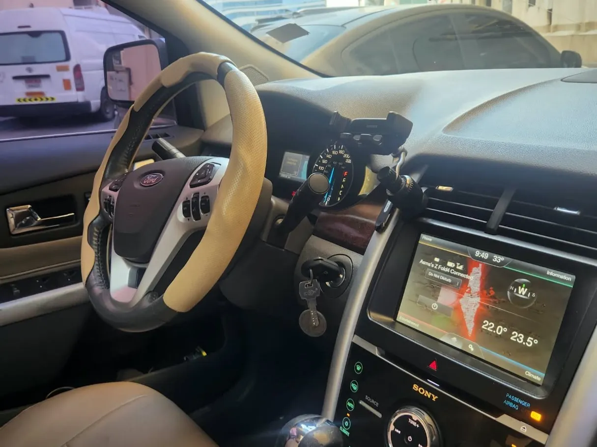 Car image 10