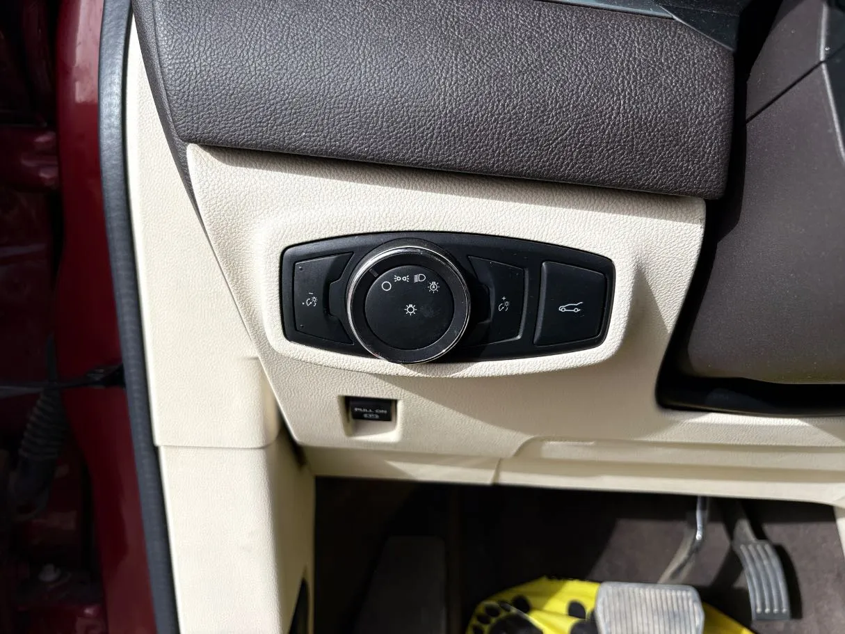 Car image 24