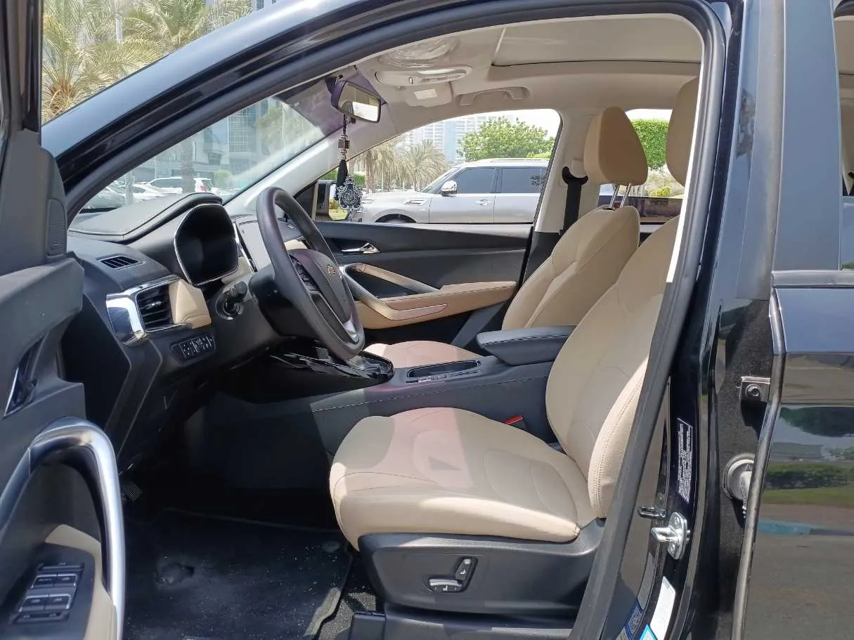 Car image 12