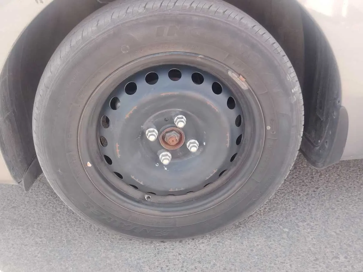 Car image 10