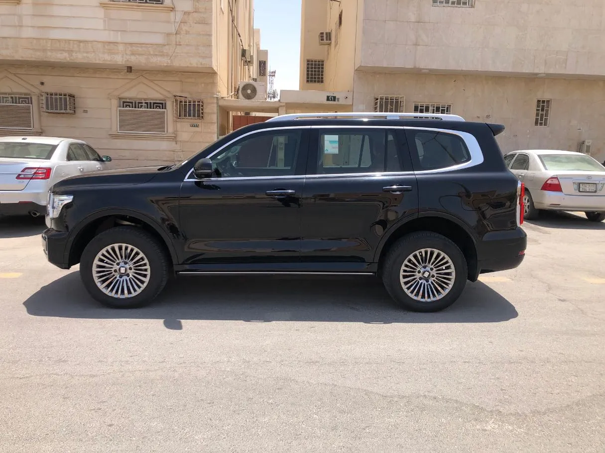 Car image 8