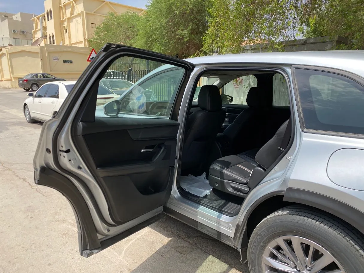 Car image 12