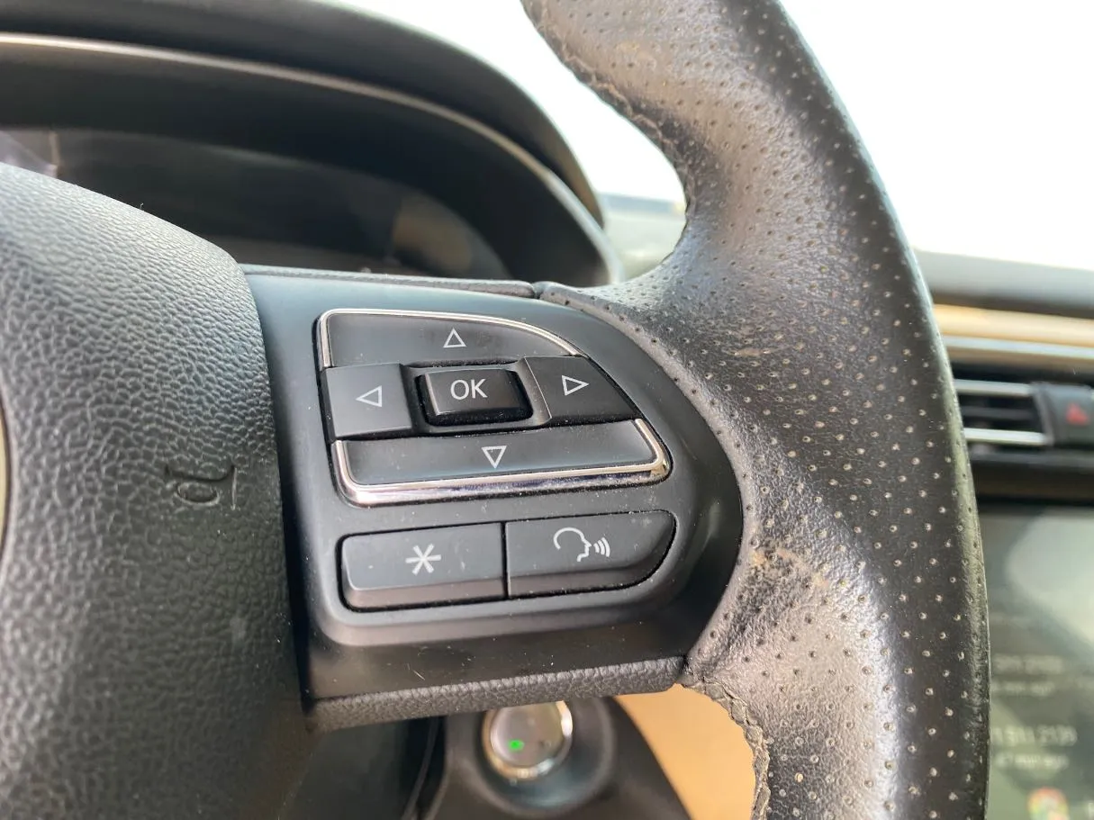 Car image 24