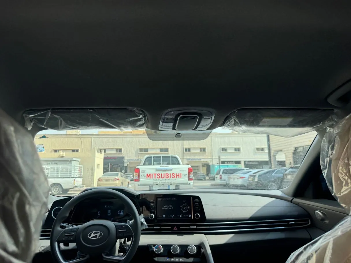 Car image 14