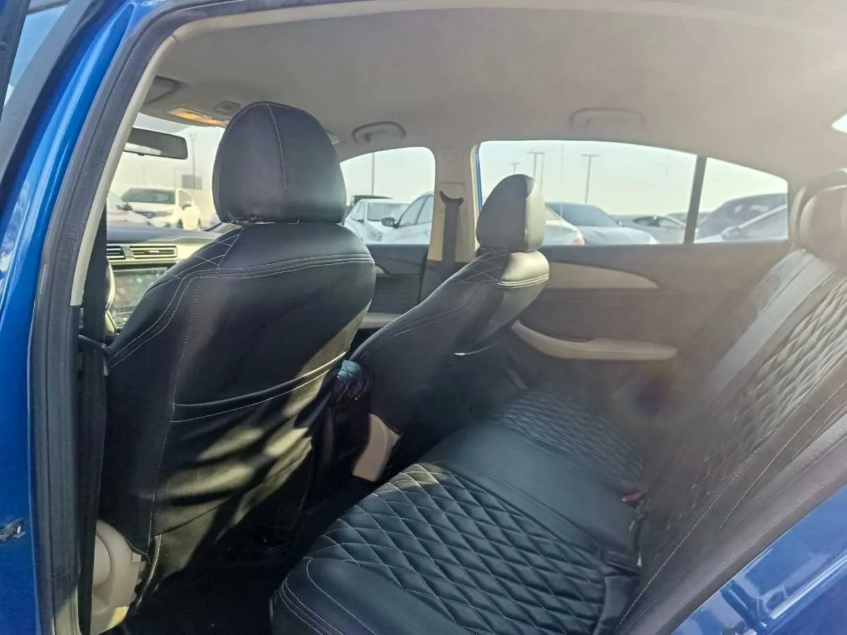 Car image 17