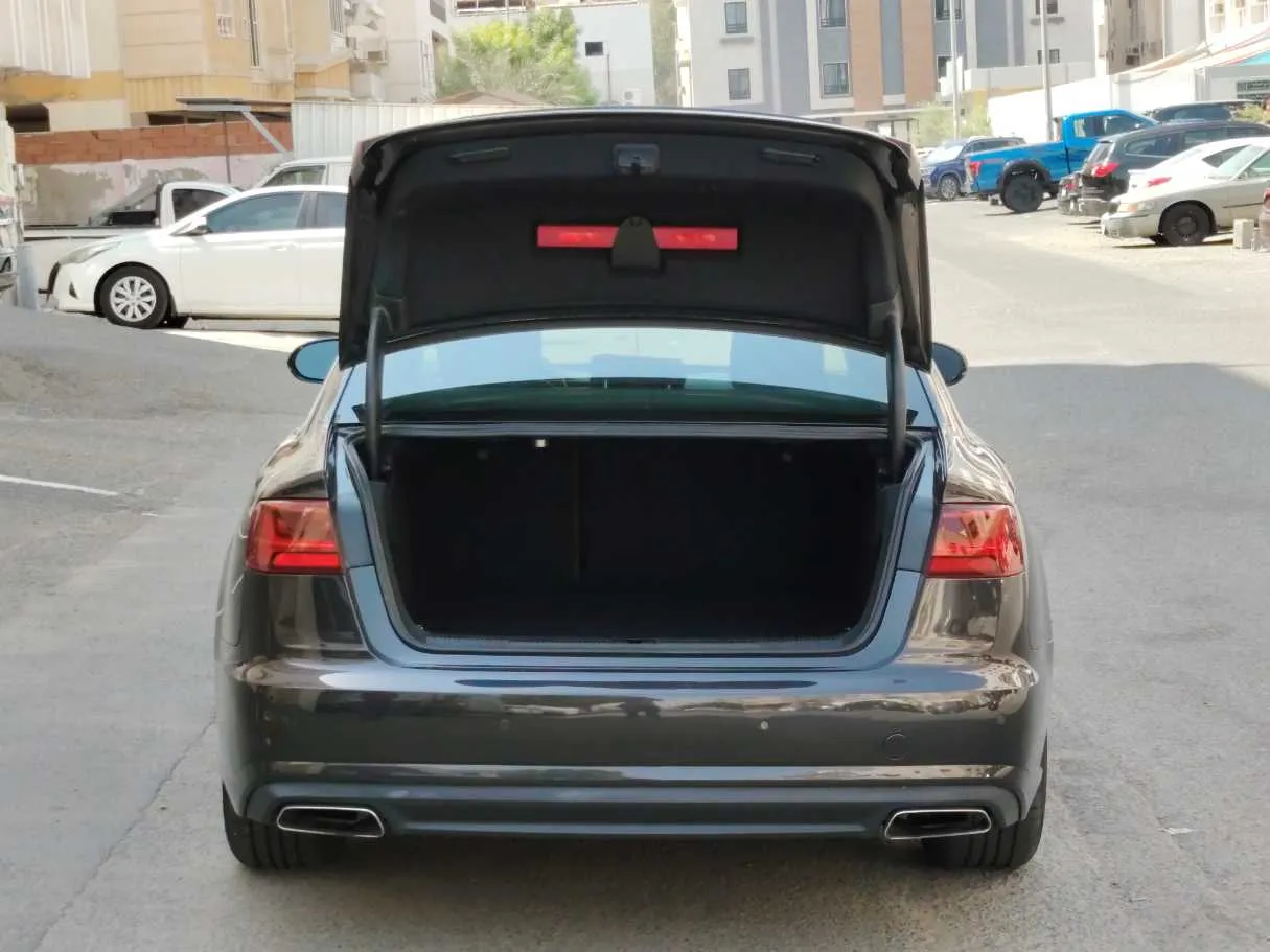 Car image 24