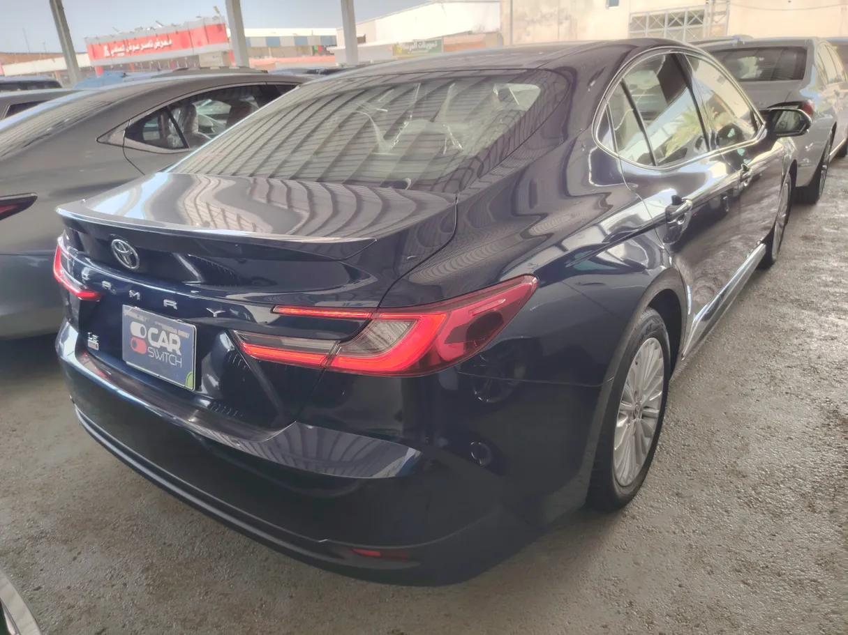 Car image 5