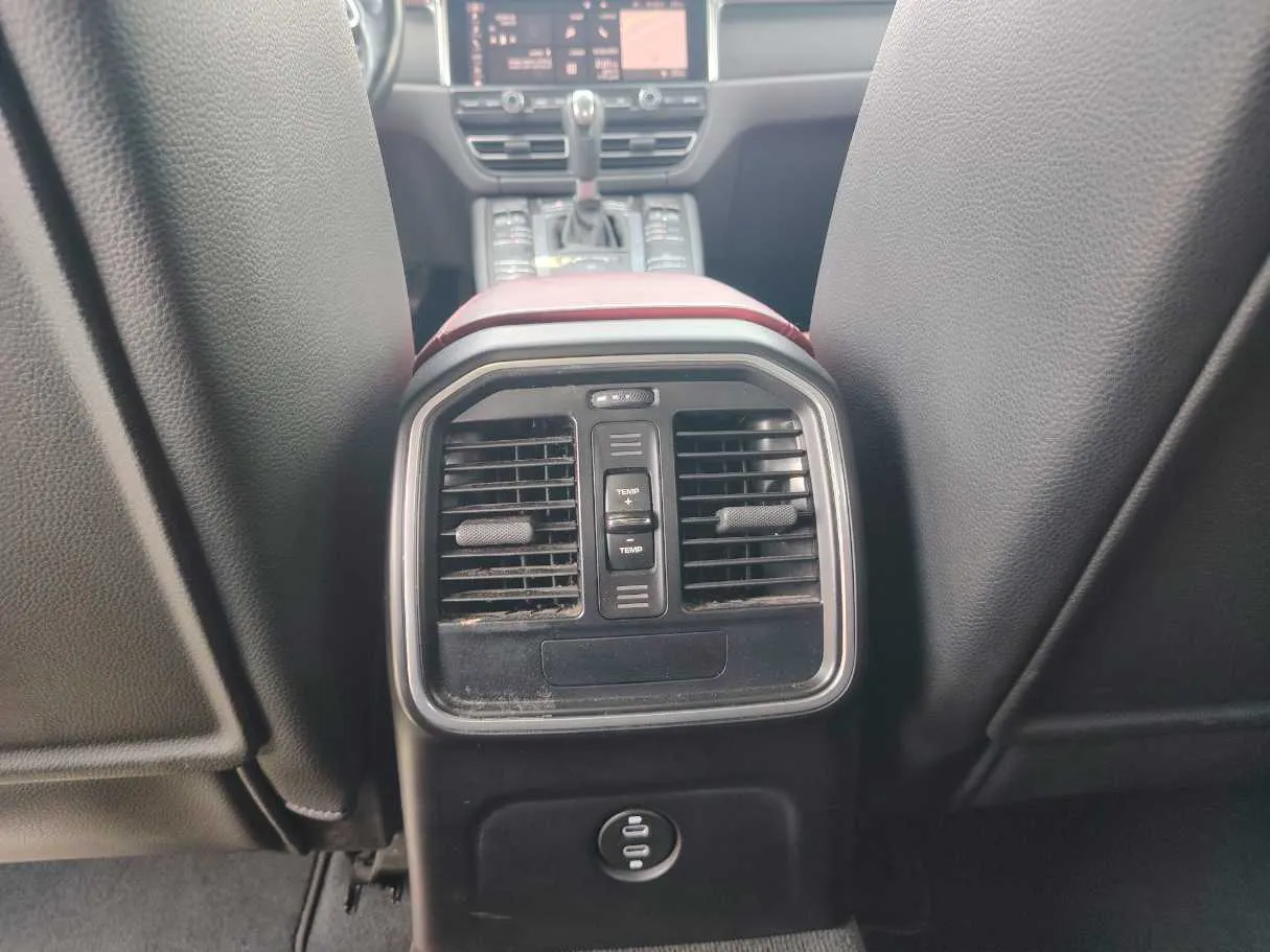 Car image 28
