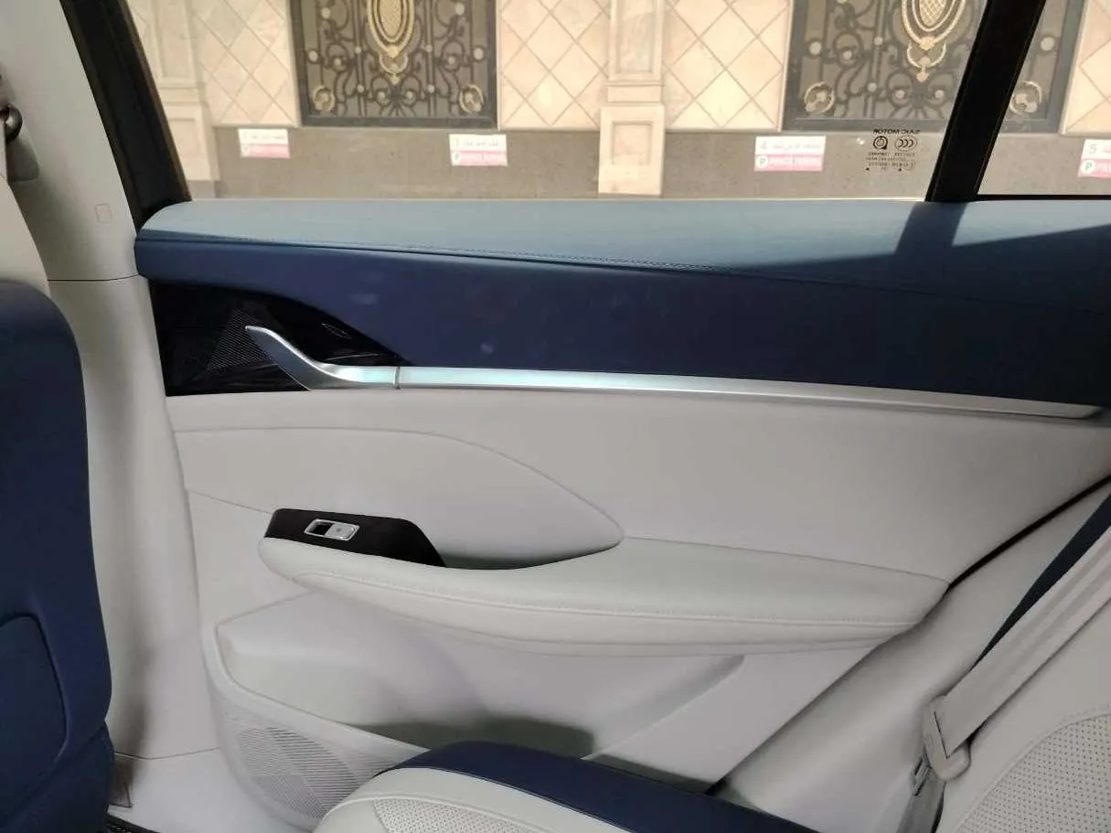 Car image 35