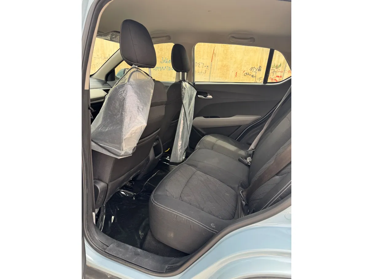 Car image 13