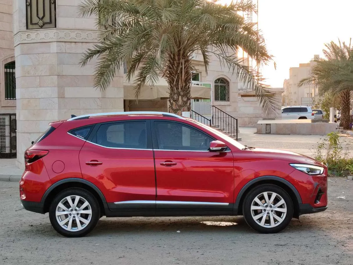 Car image 4