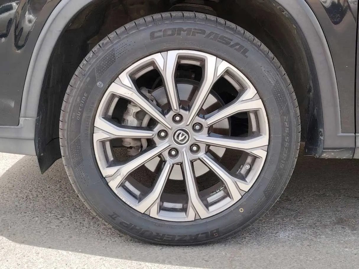 Car image 10