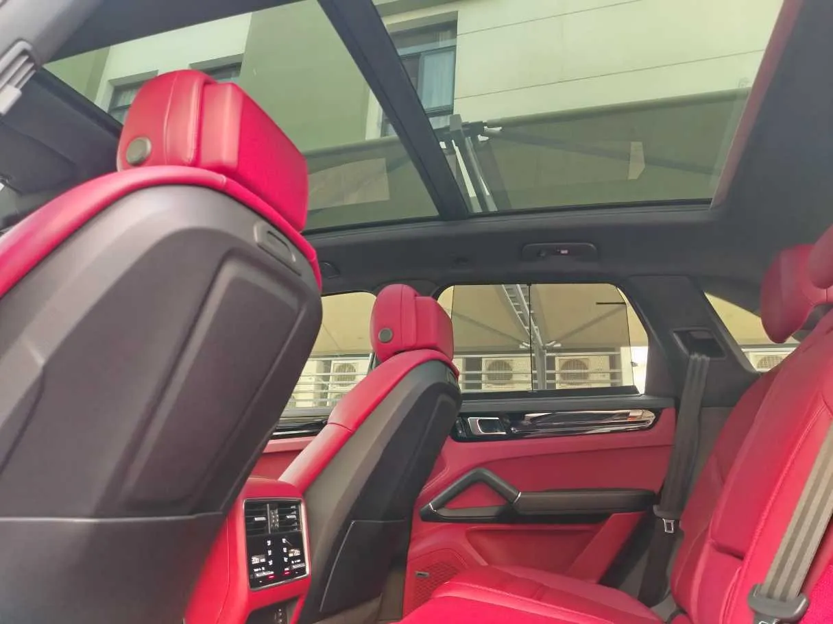 Car image 19