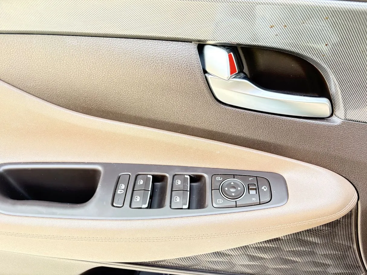 Car image 28