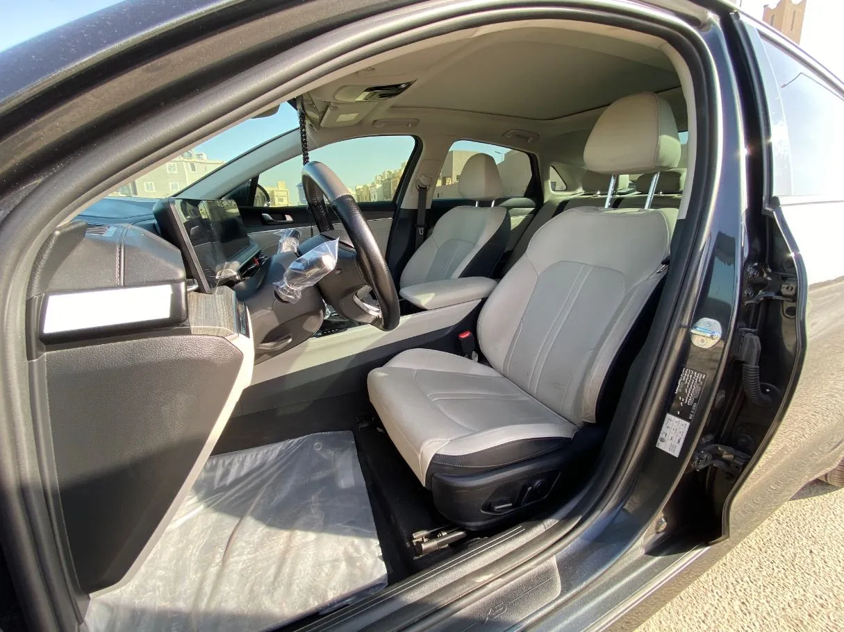 Car image 11