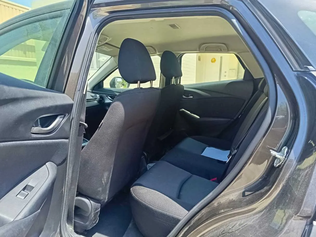 Car image 17
