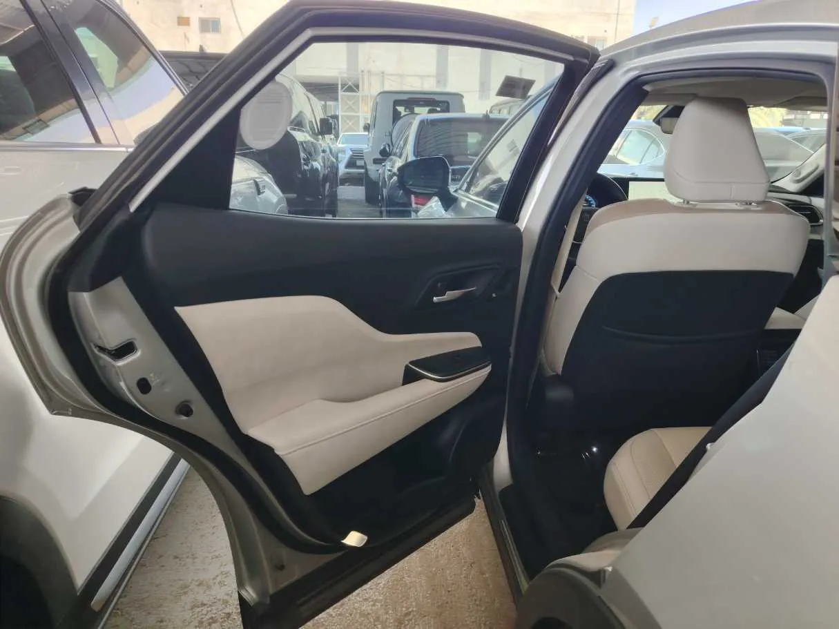 Car image 21