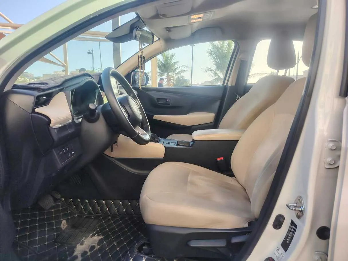 Car image 12
