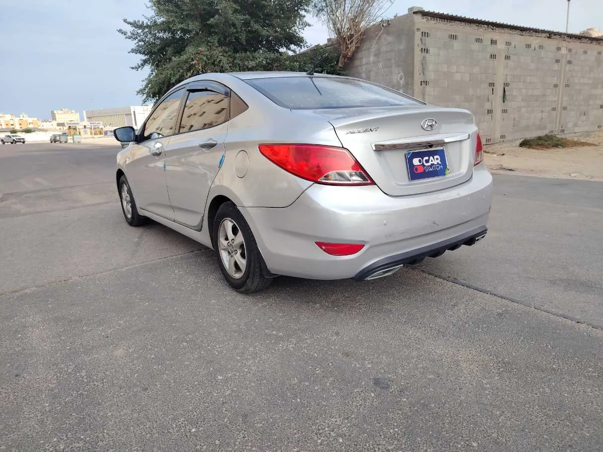Car image 7