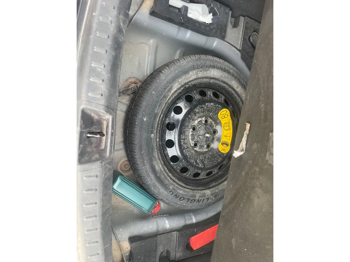 Car image 23