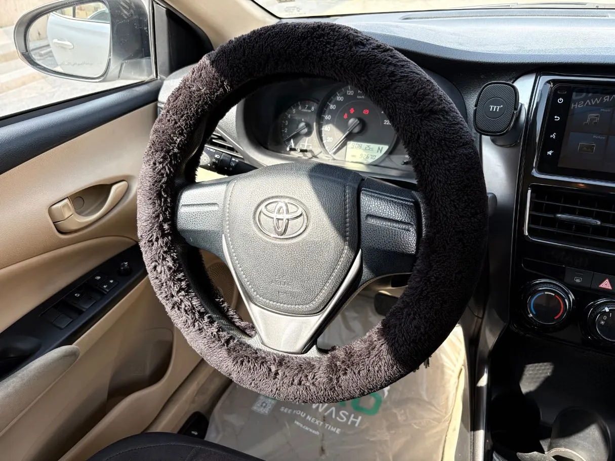 Car image 18