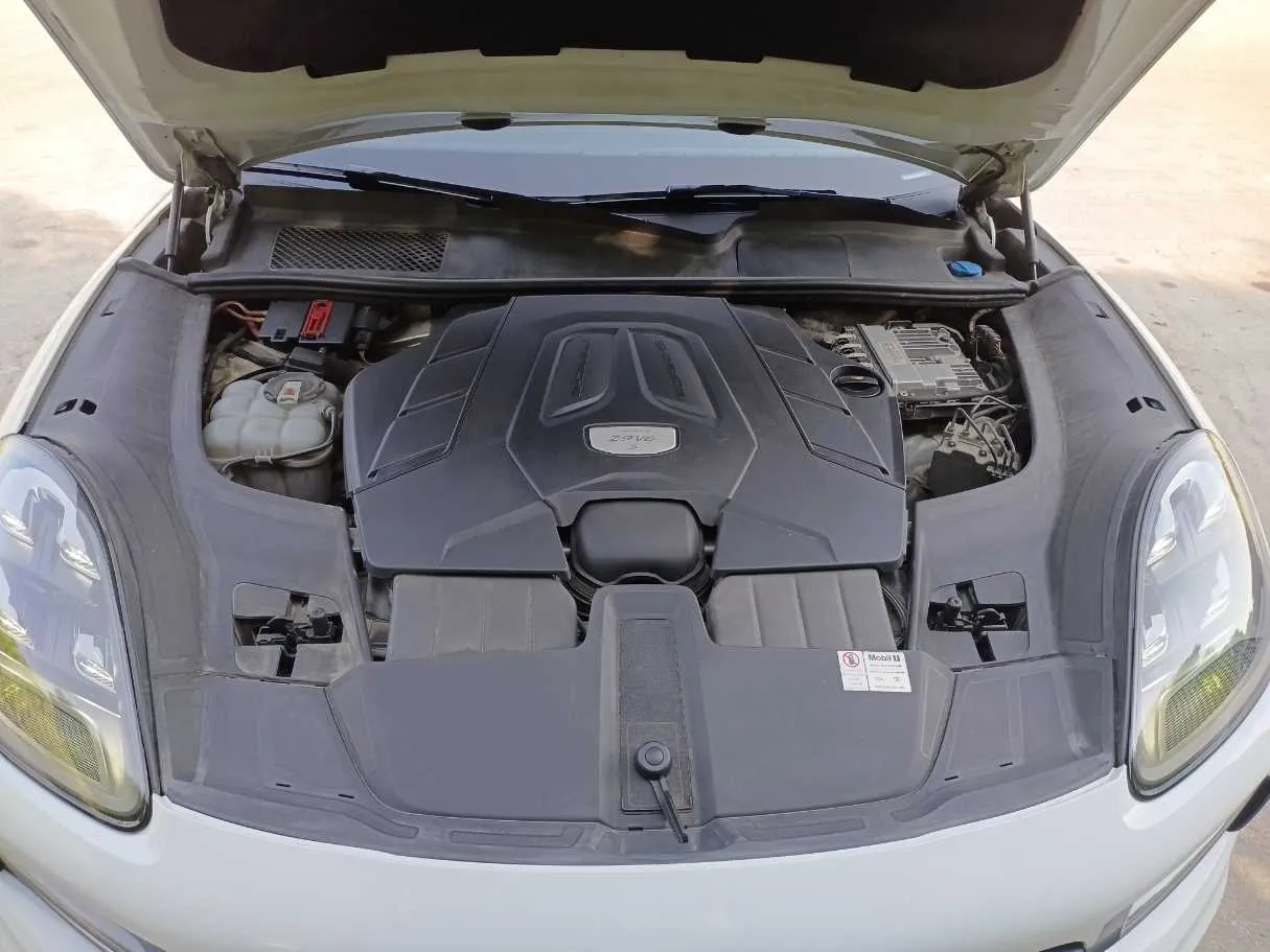 Car image 28