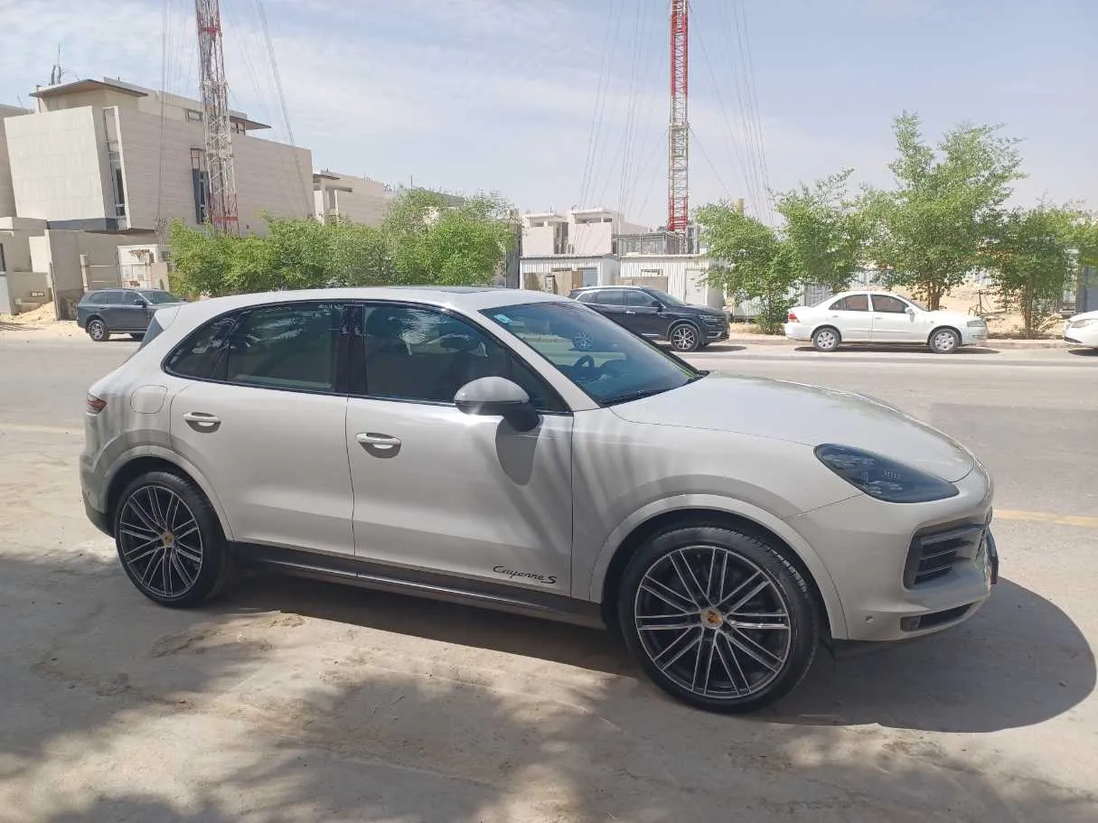 Car image 4