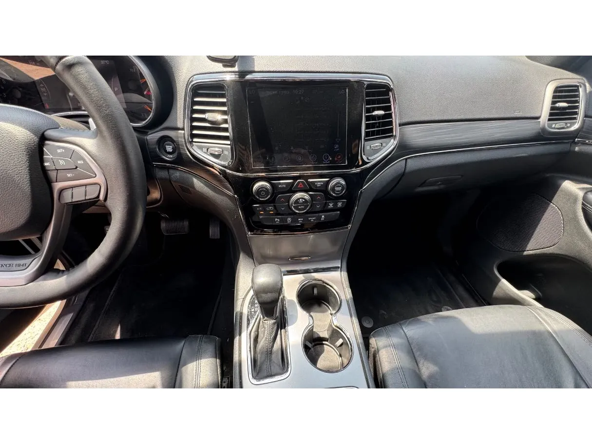 Car image 17