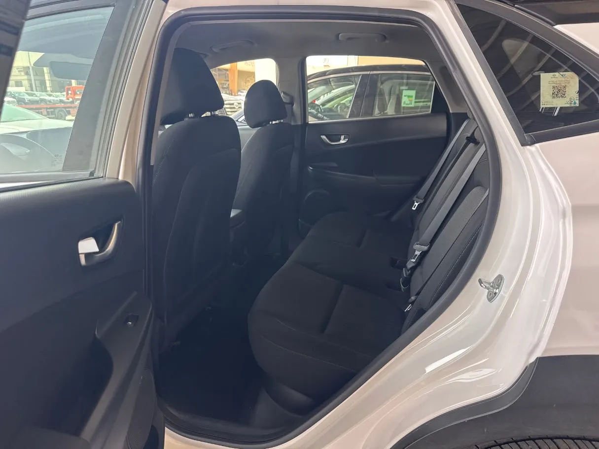 Car image 16