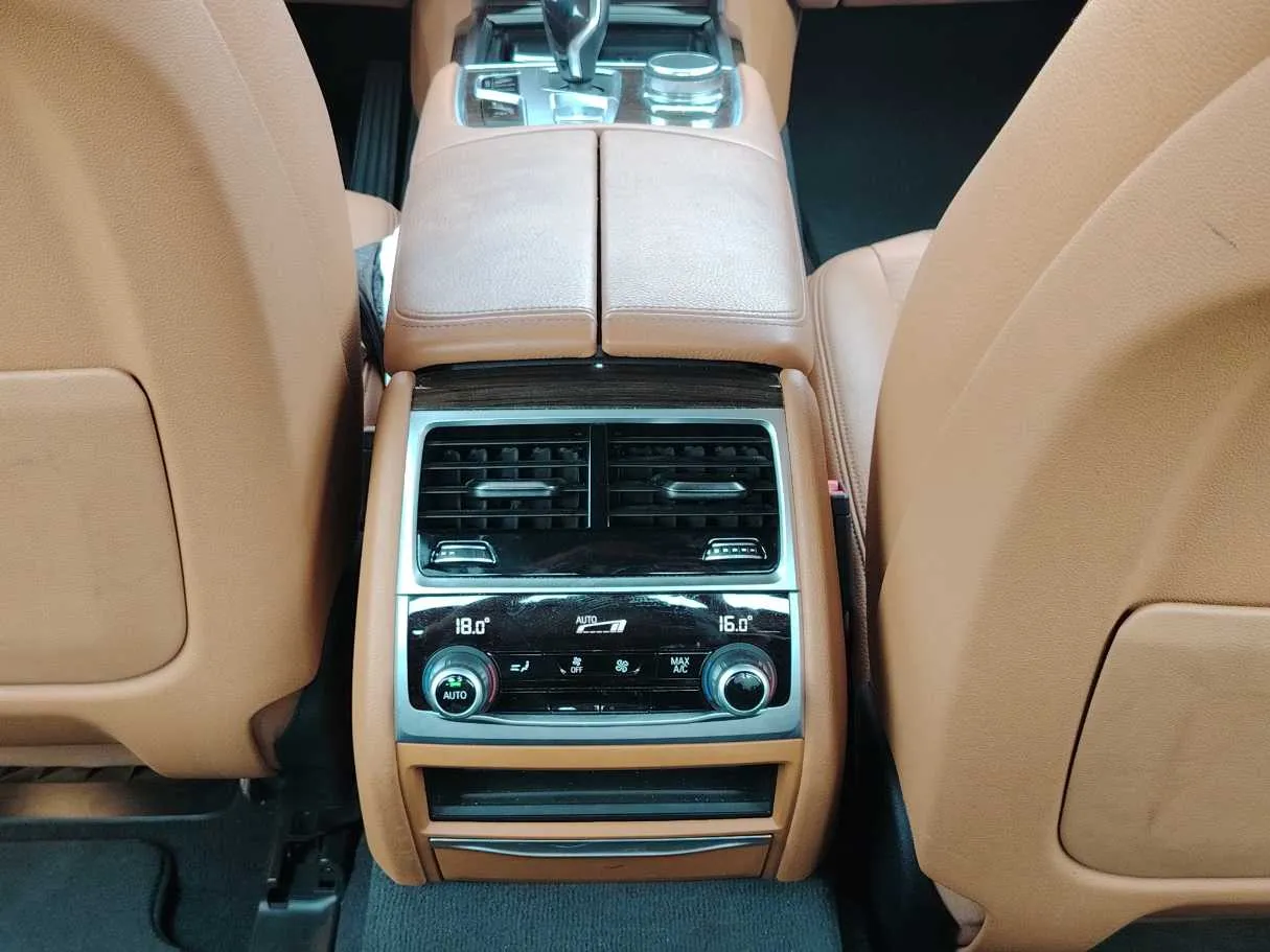 Car image 34