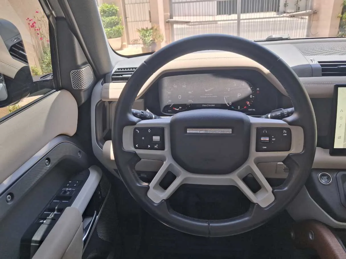 Car image 17