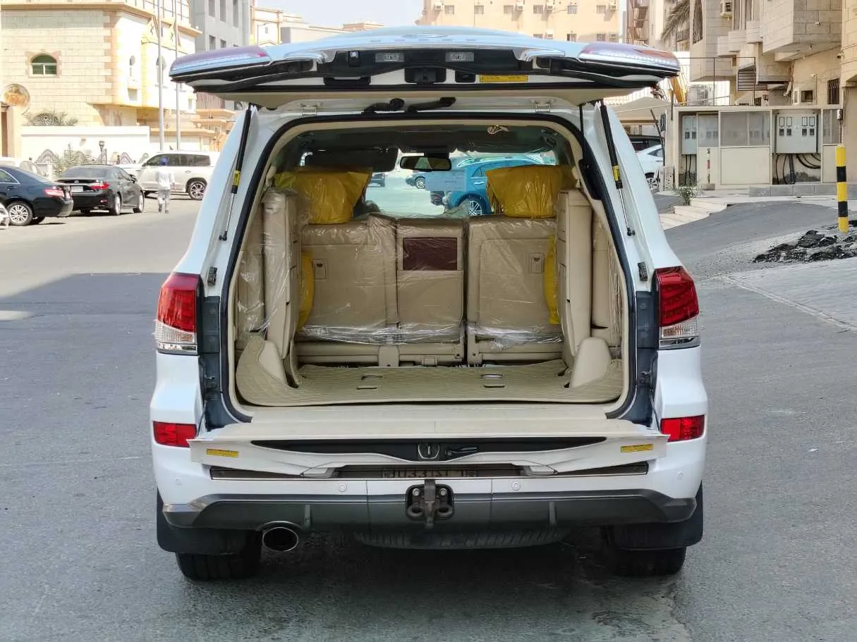 Car image 27