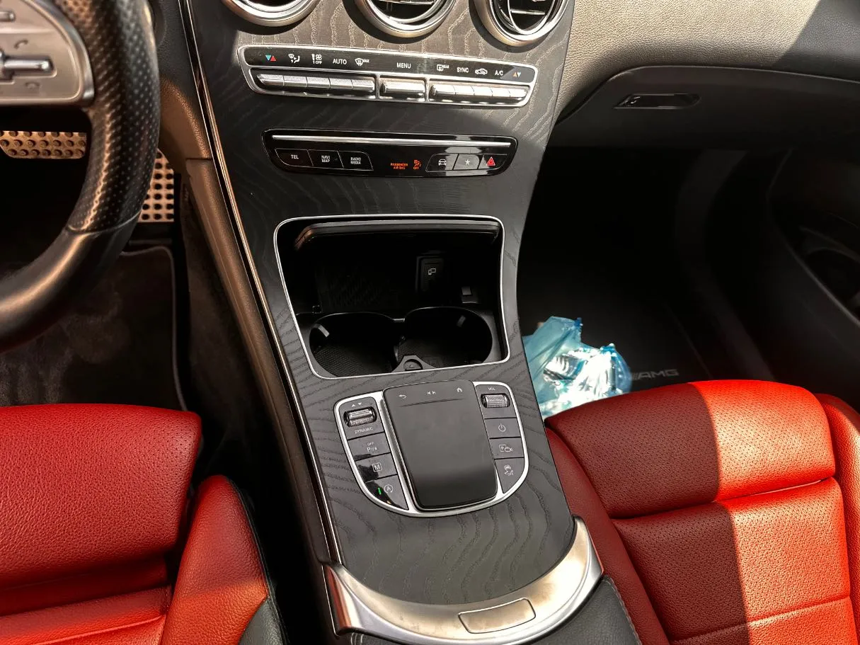 Car image 18