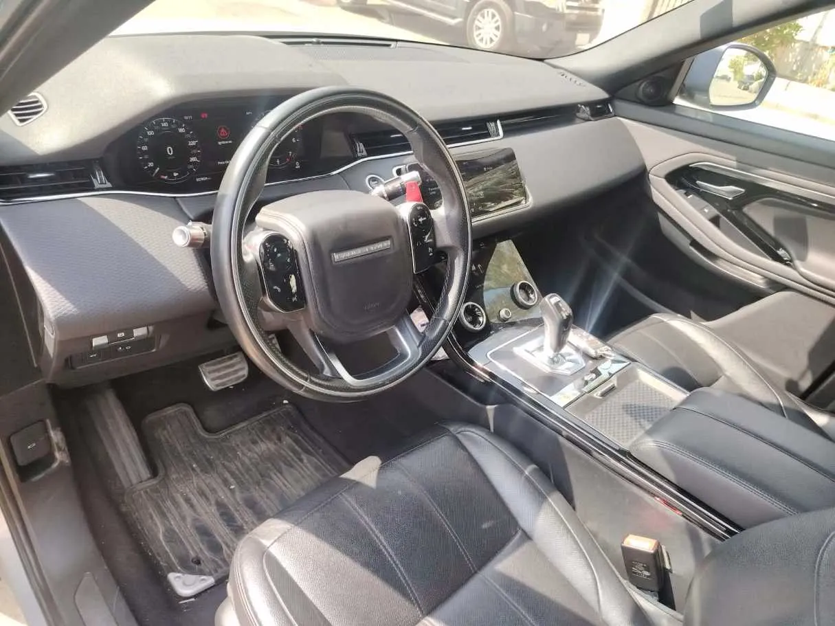 Car image 13
