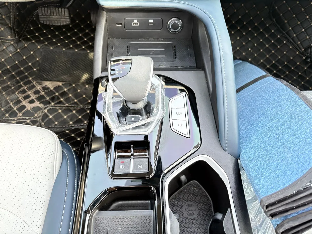 Car image 20