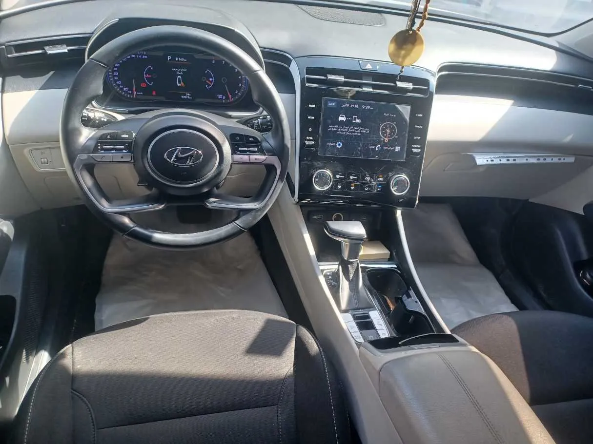 Car image 13