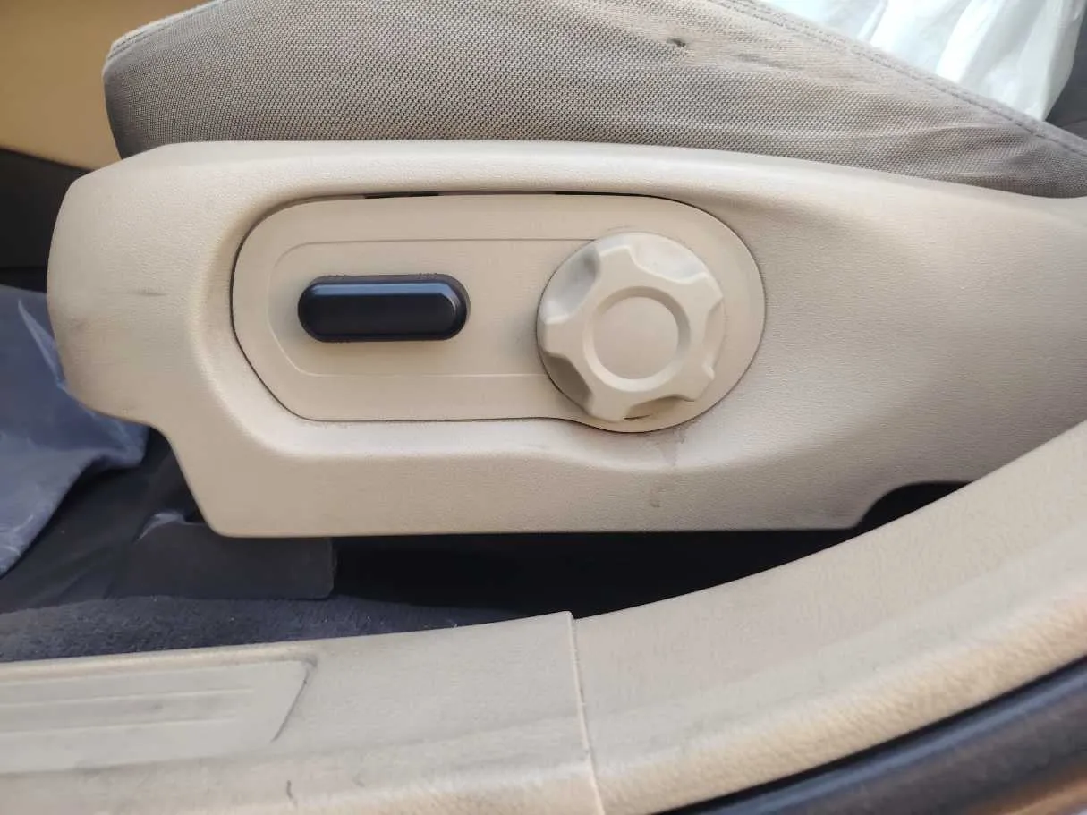 Car image 28