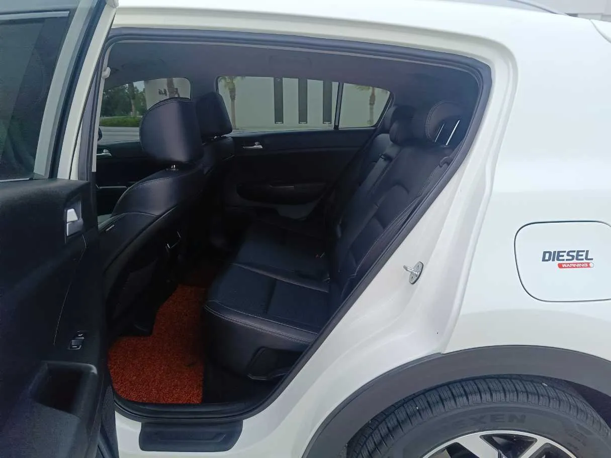 Car image 16