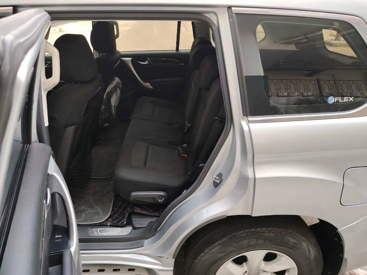 Car image 15