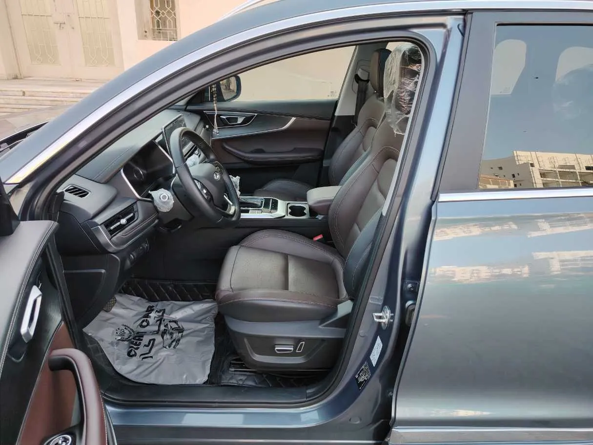 Car image 12