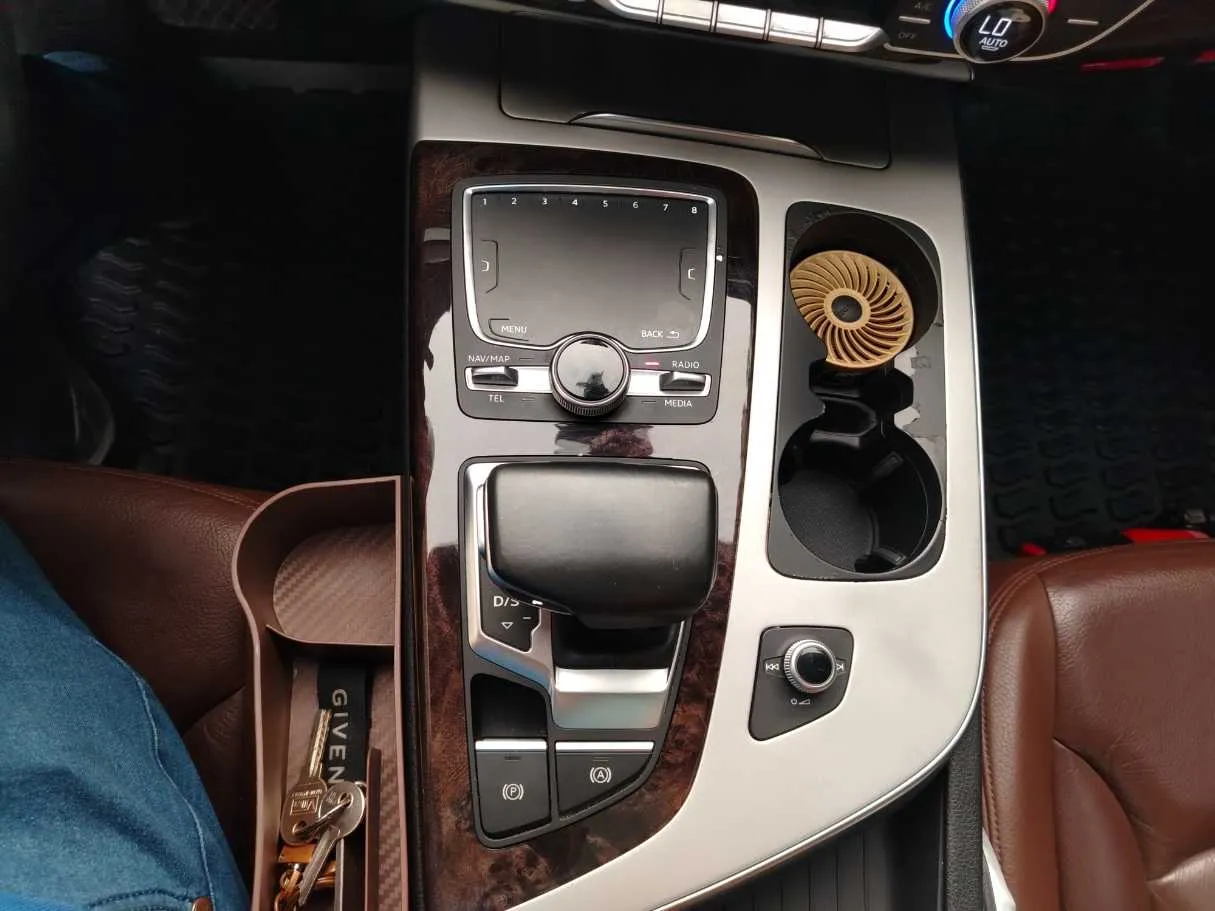 Car image 23