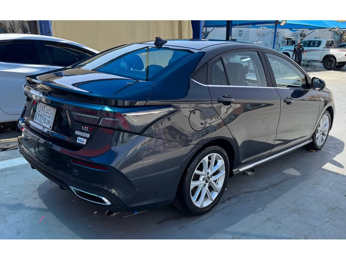 Car image 3