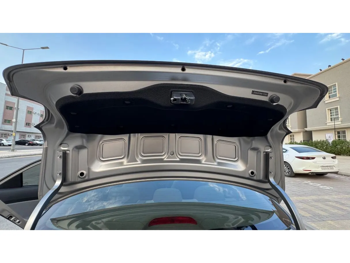 Car image 20