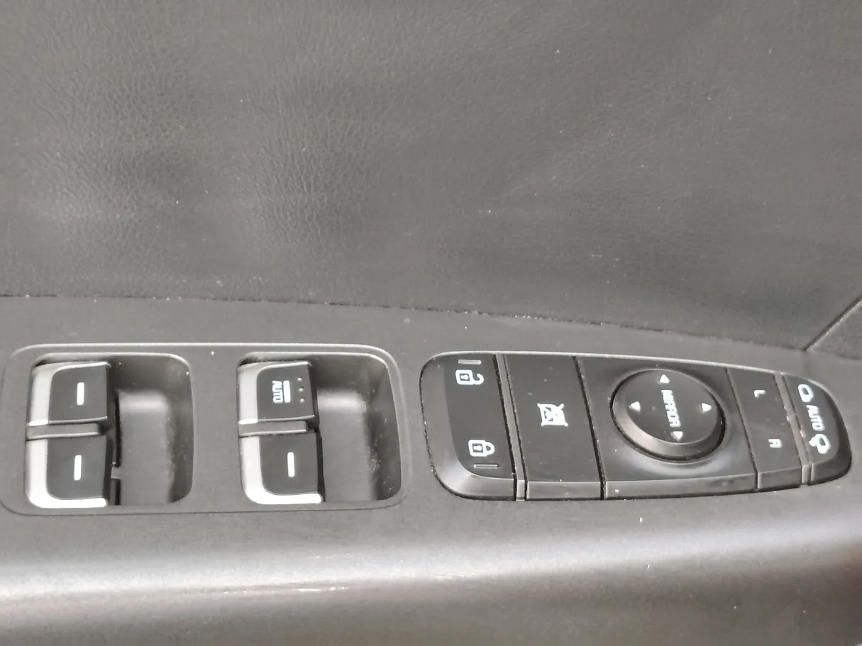 Car image 28