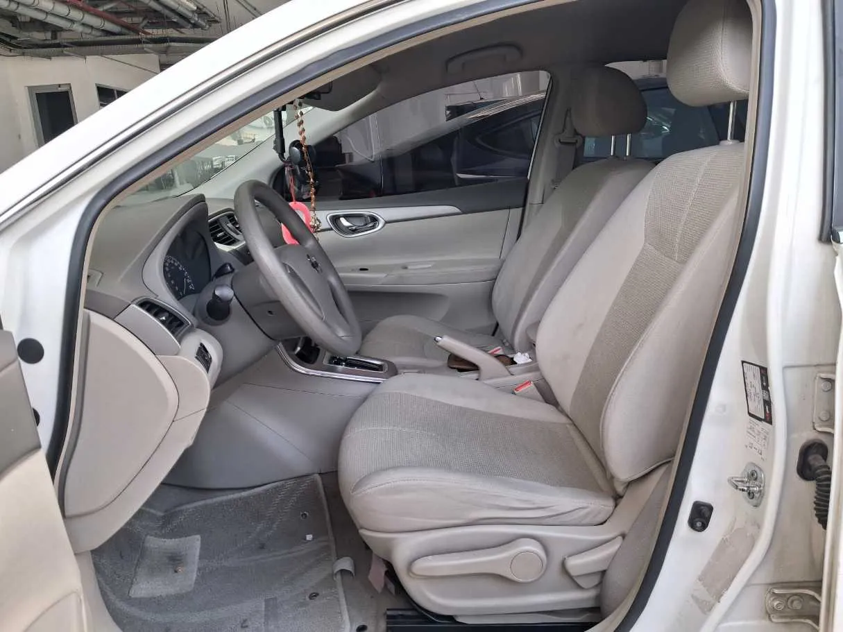 Car image 12