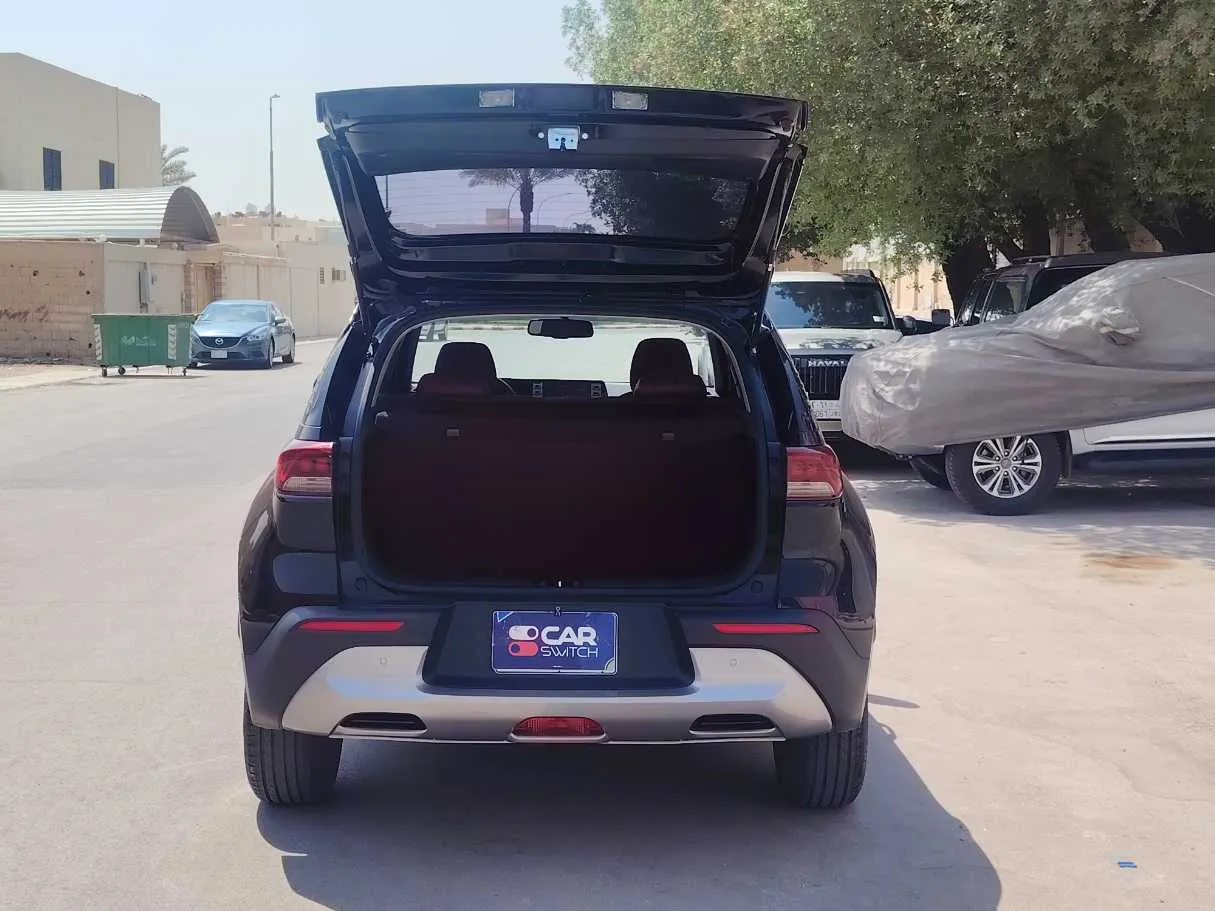 Car image 25