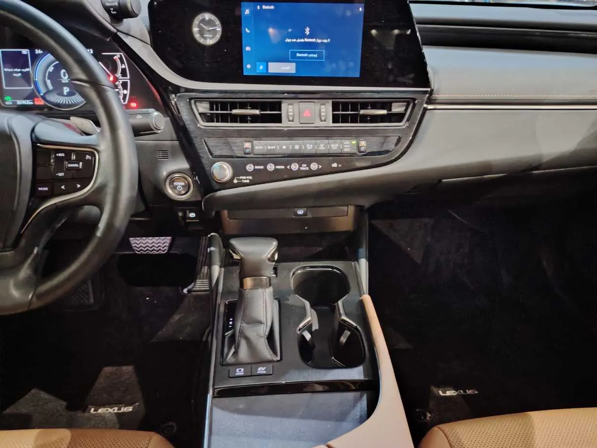 Car image 26